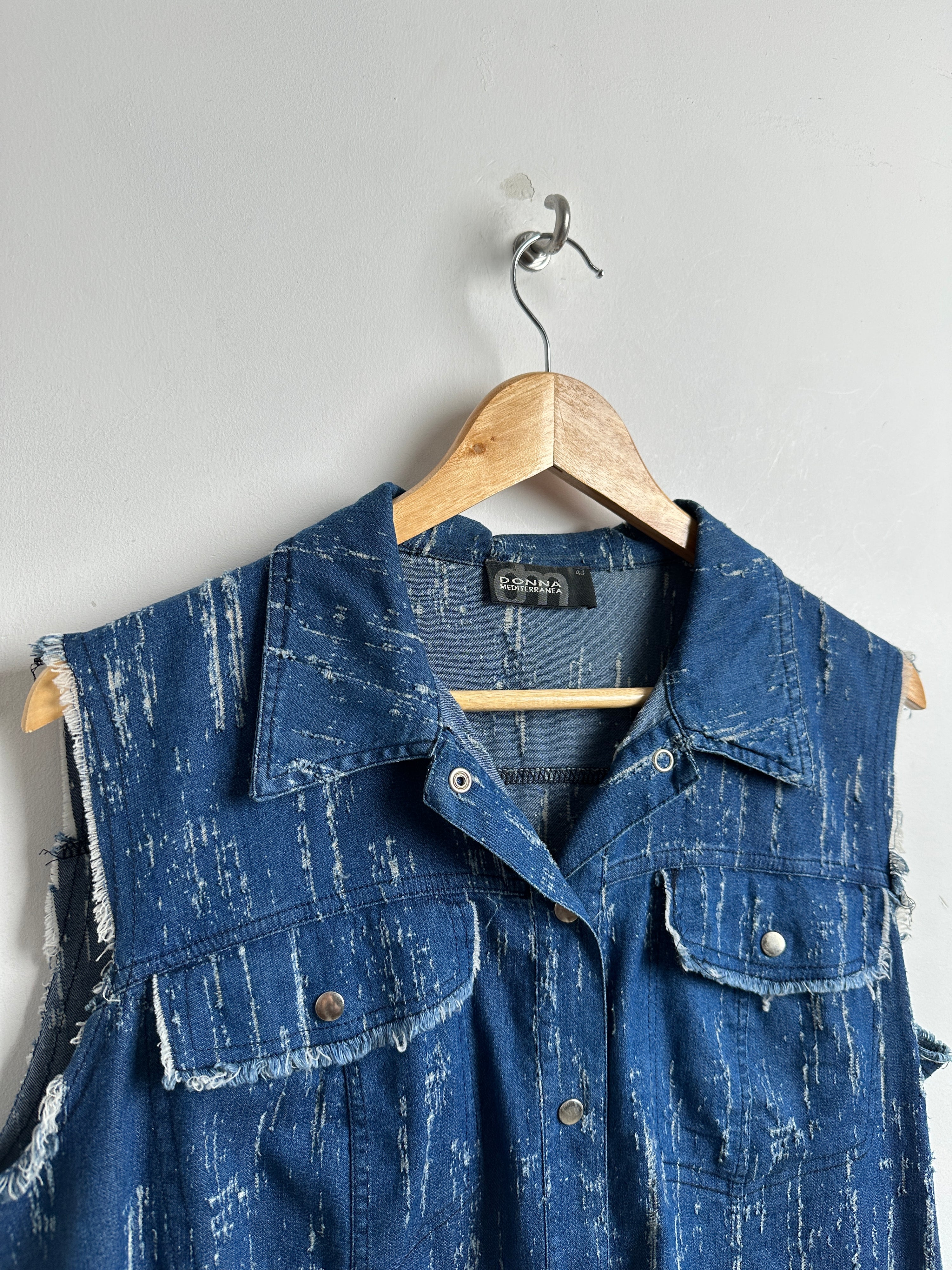 DONNA denim vest in blue - thrift.mt