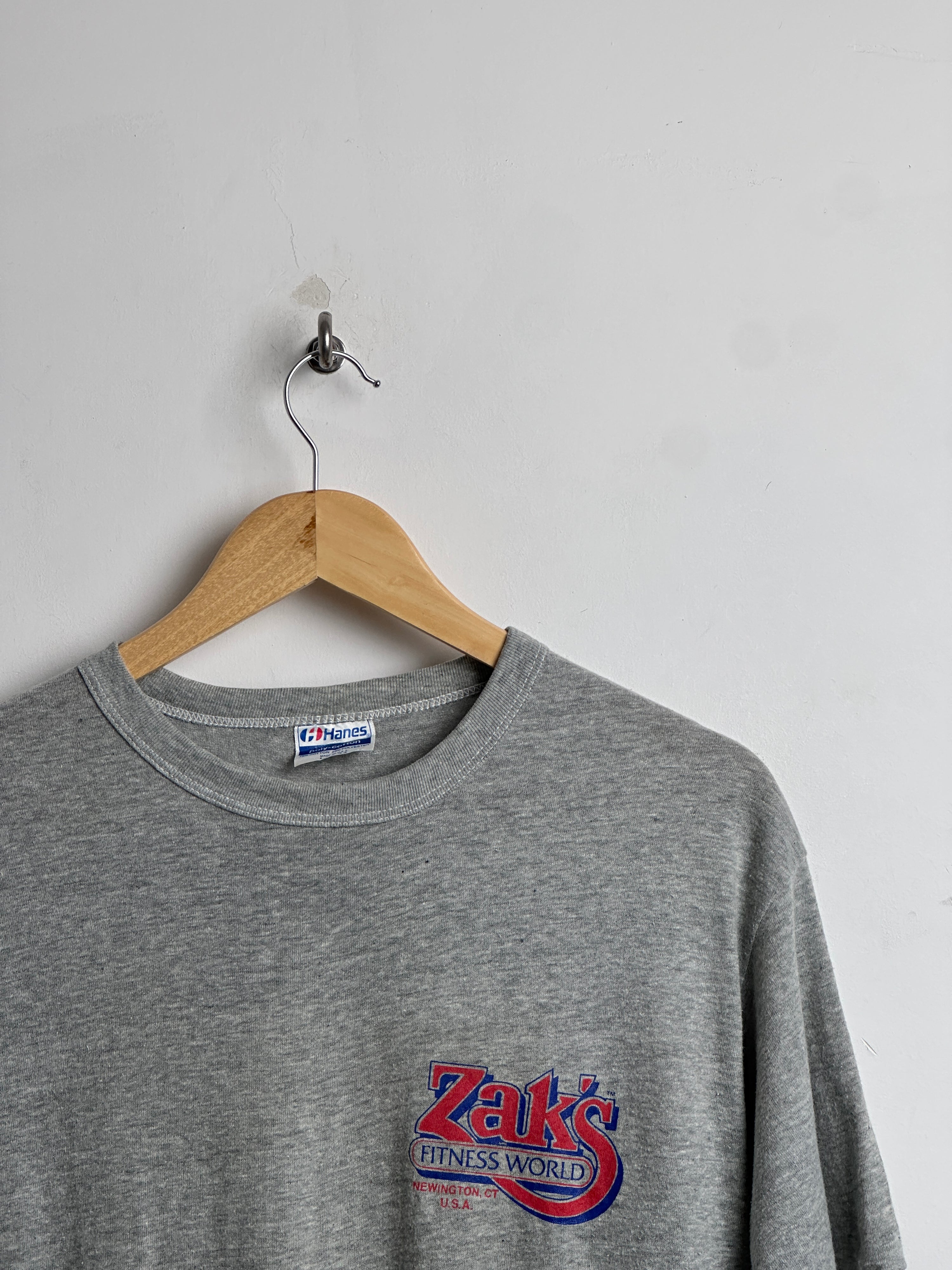 ZAK’S Fitness World short sleeve shirt in grey - thrift.mt