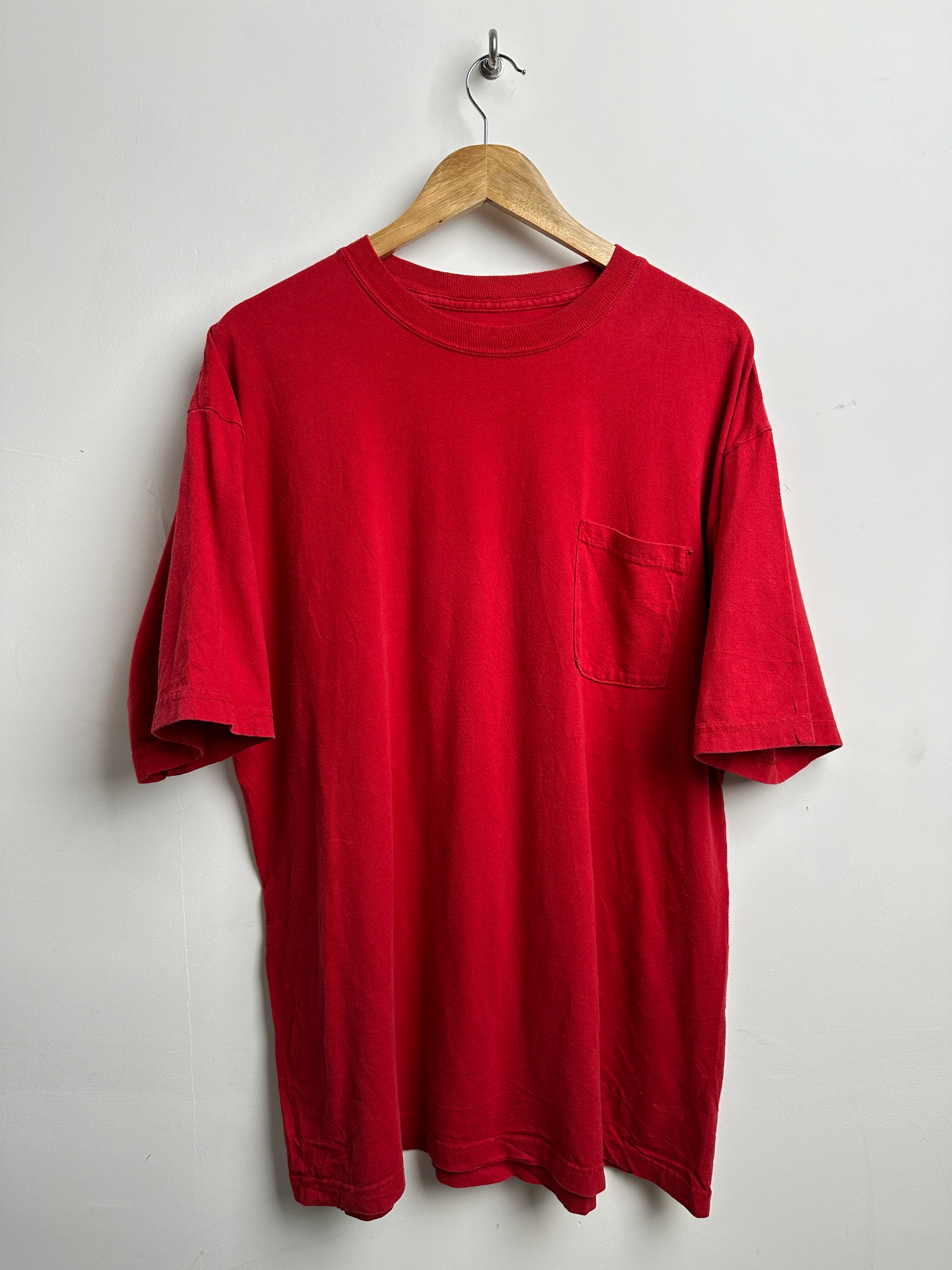 DICKIES tee in red with front pocket