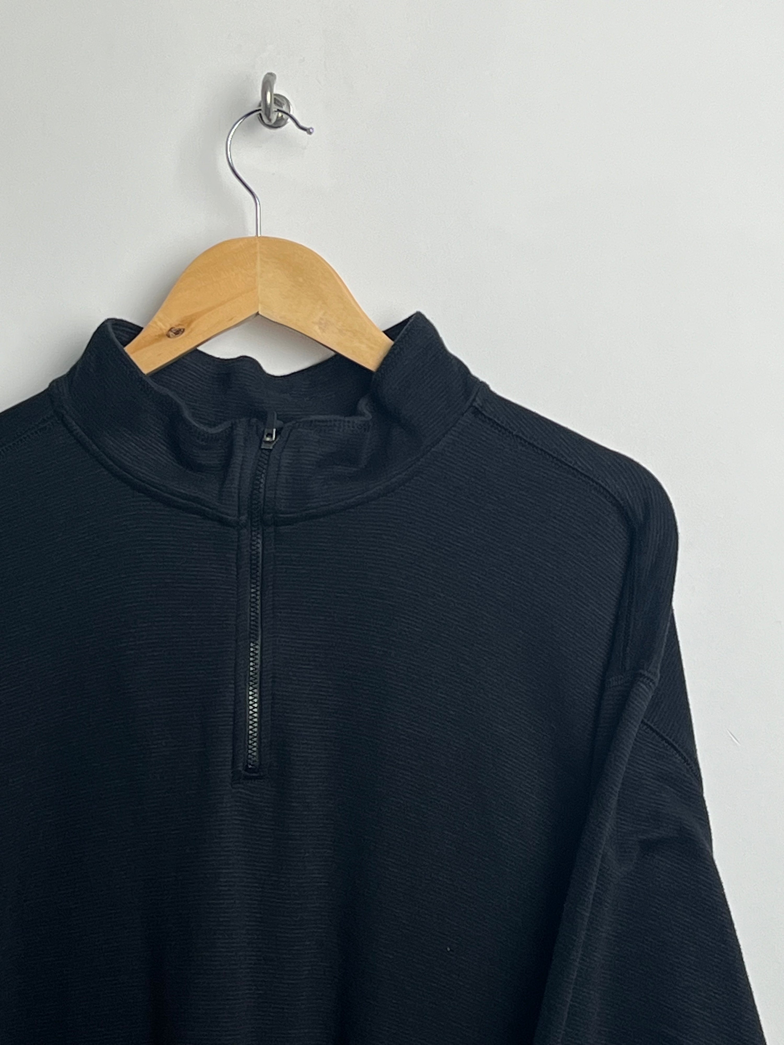 Carhartt quarter zip in black