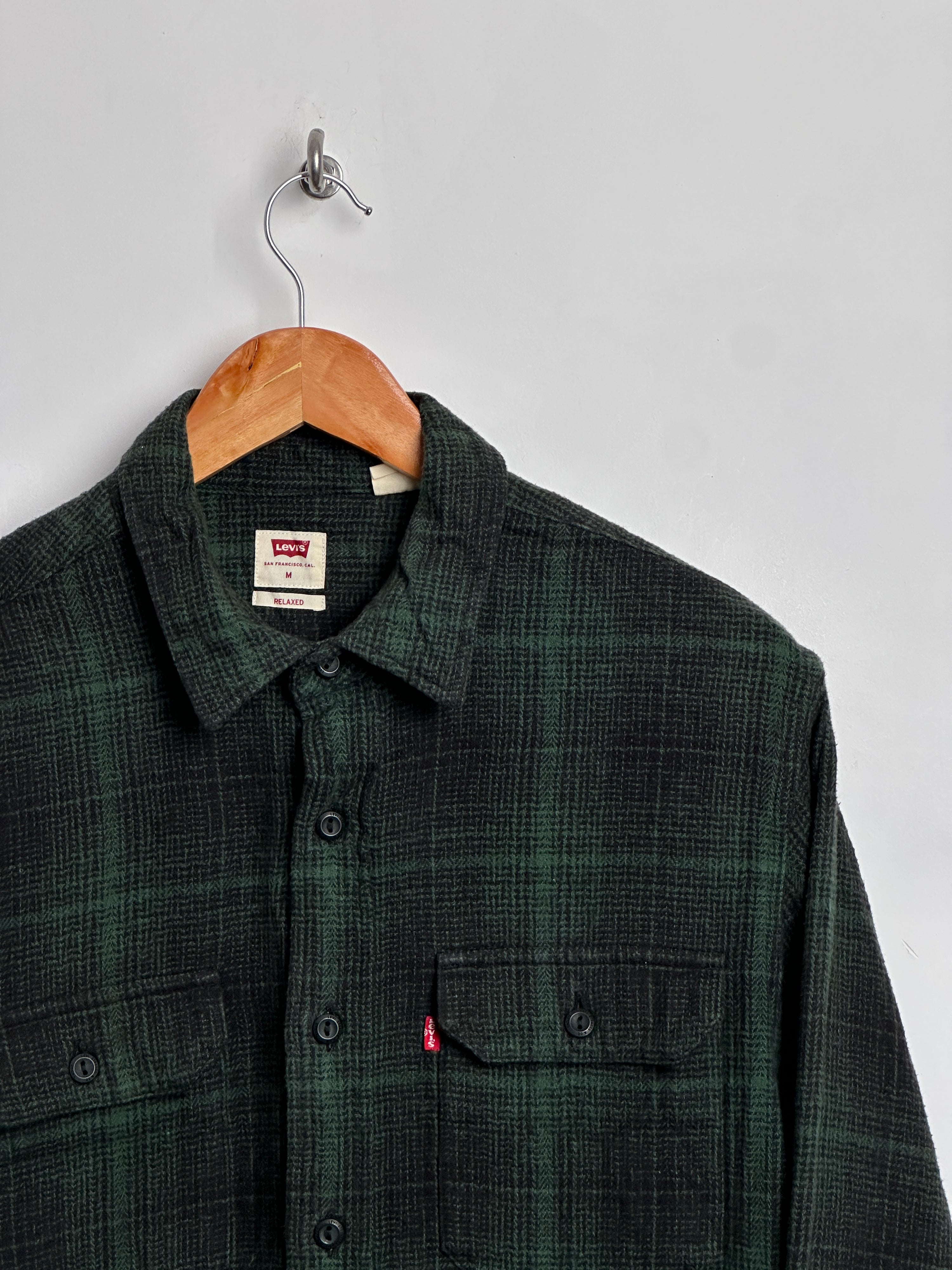 Levi's button up long sleeve in plaid green