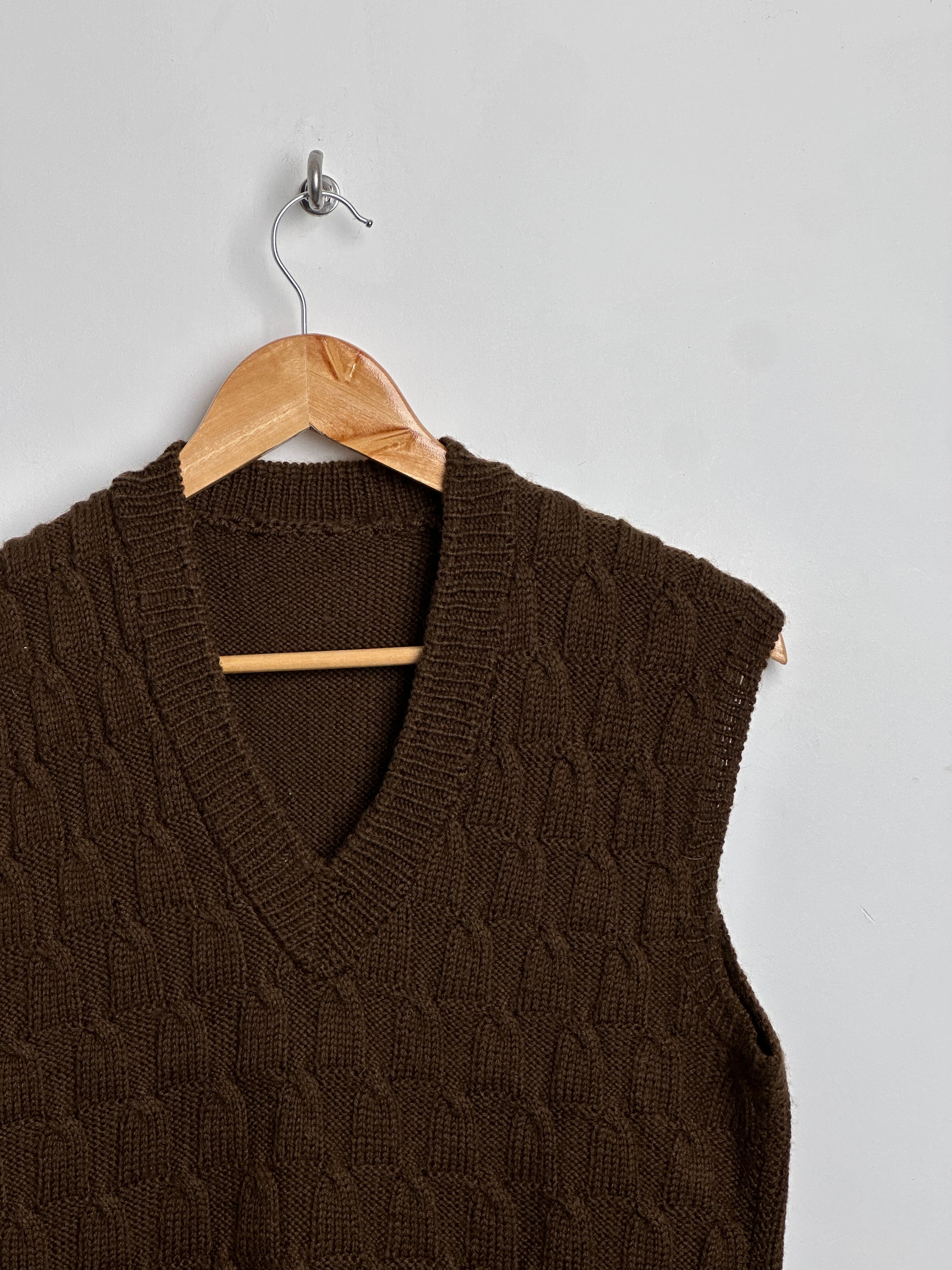 knitted vest in brown