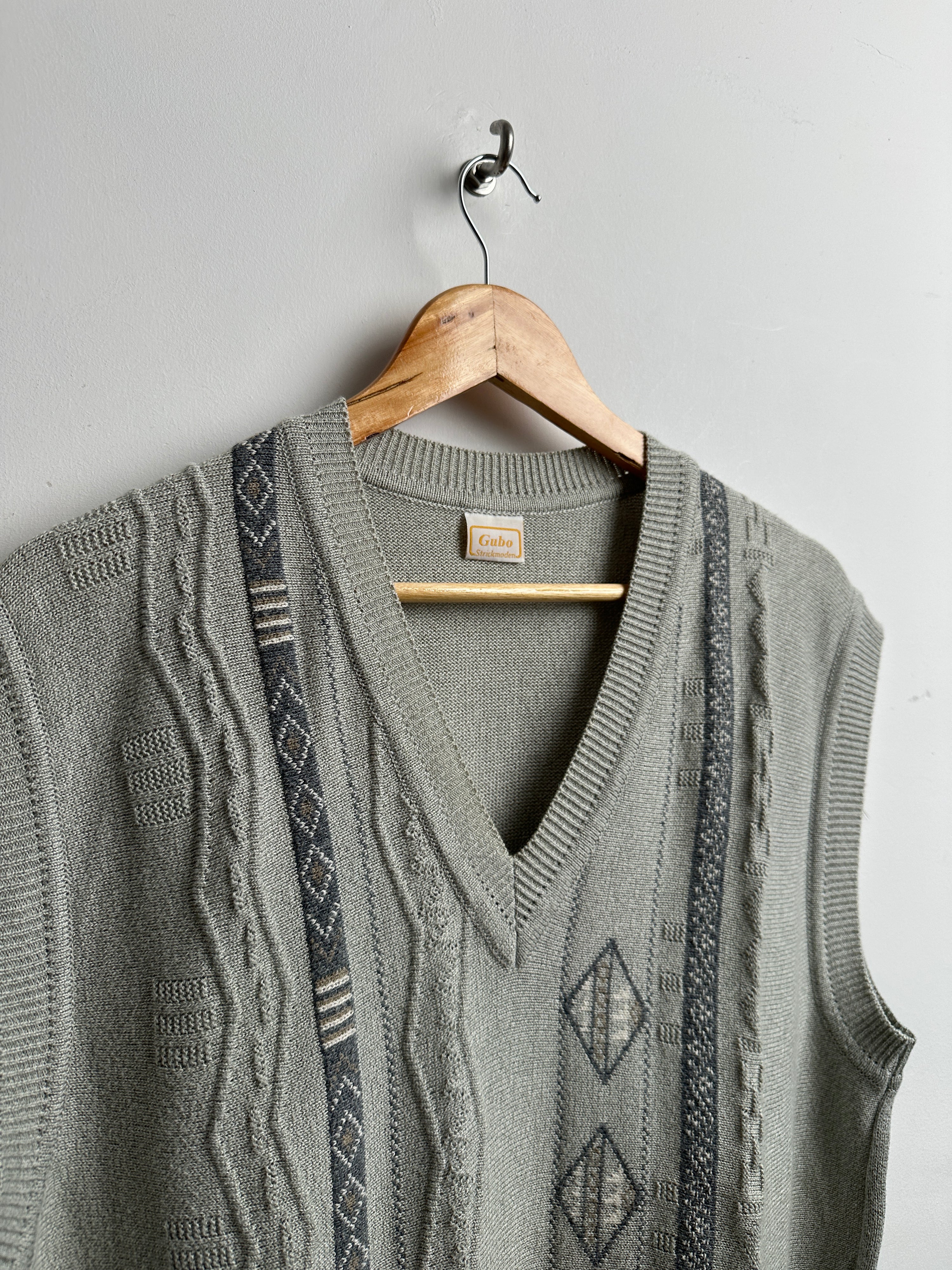 Gubo vintage knit vest - thrift.mt