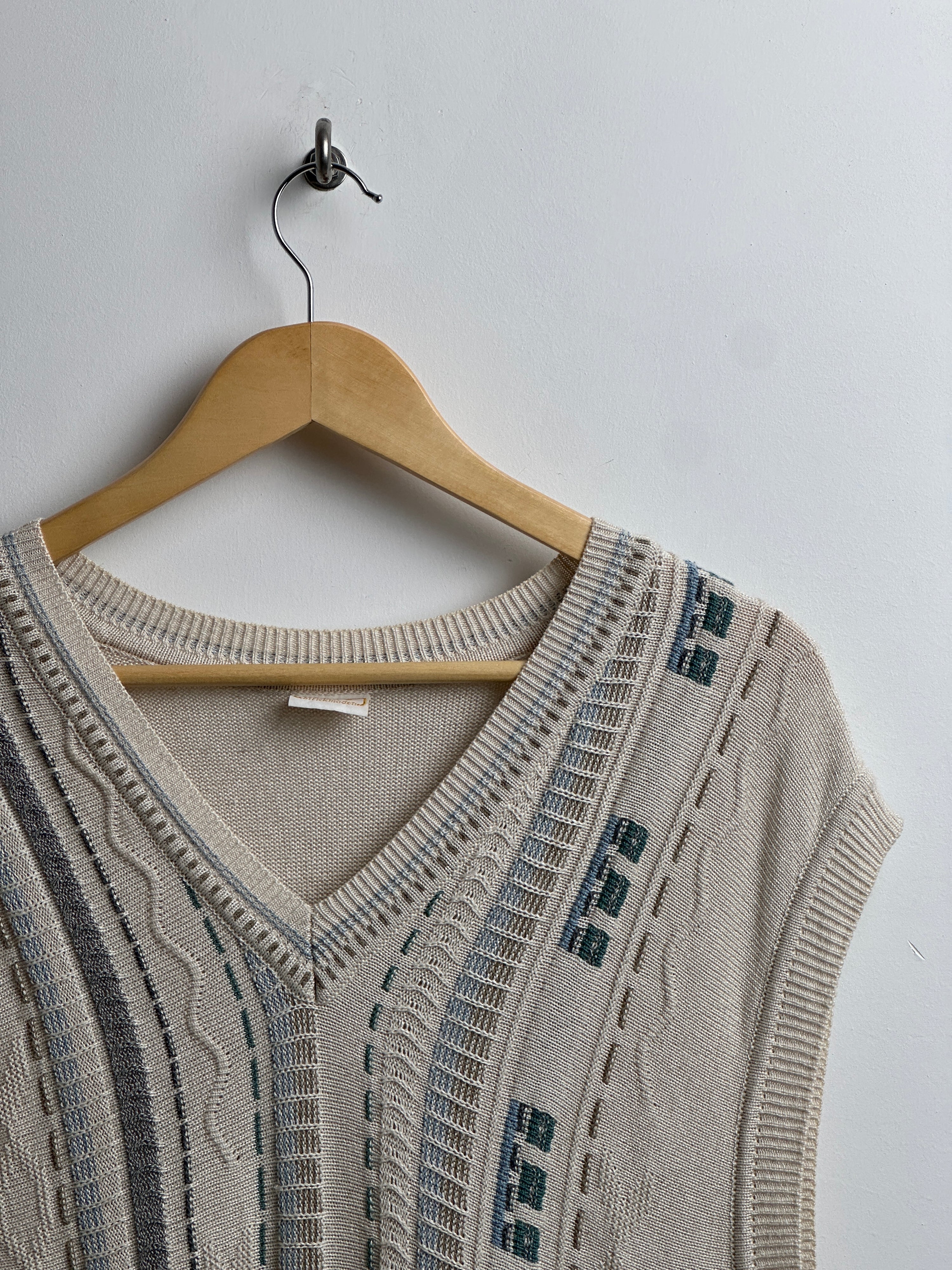 Gubo vintage knit vest in beige