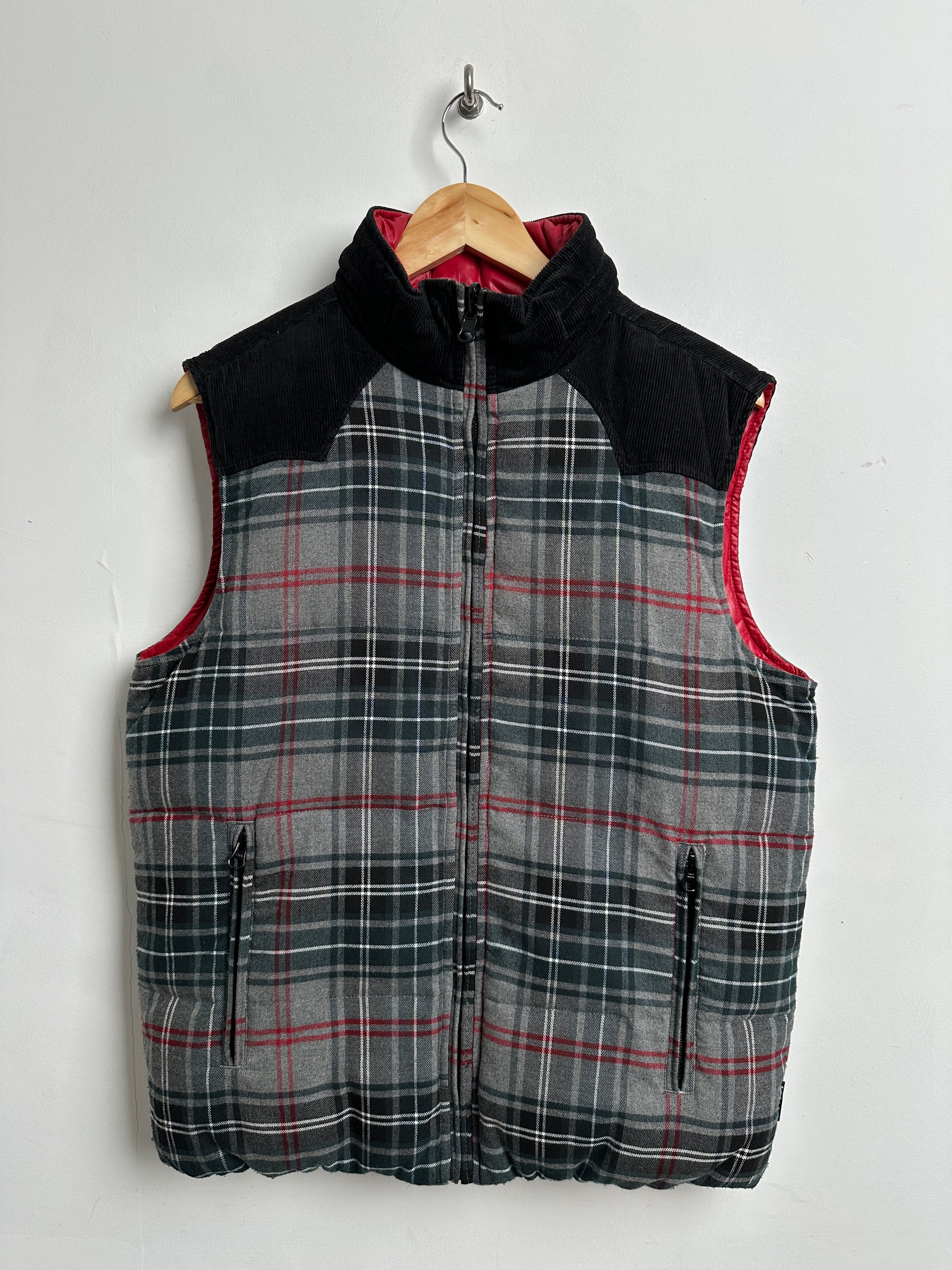 Reversible puffer vest red and plaid