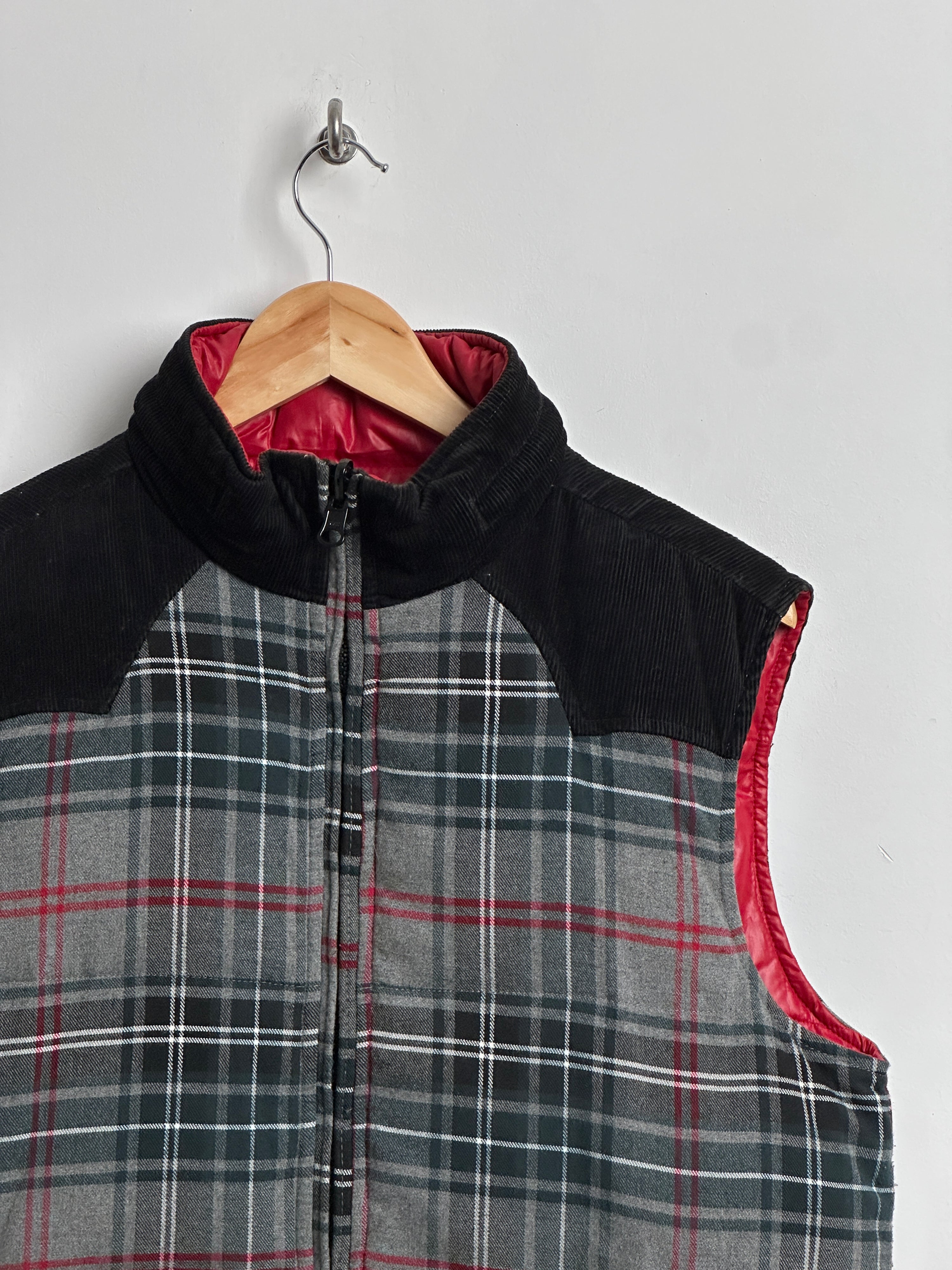 Reversible puffer vest red and plaid