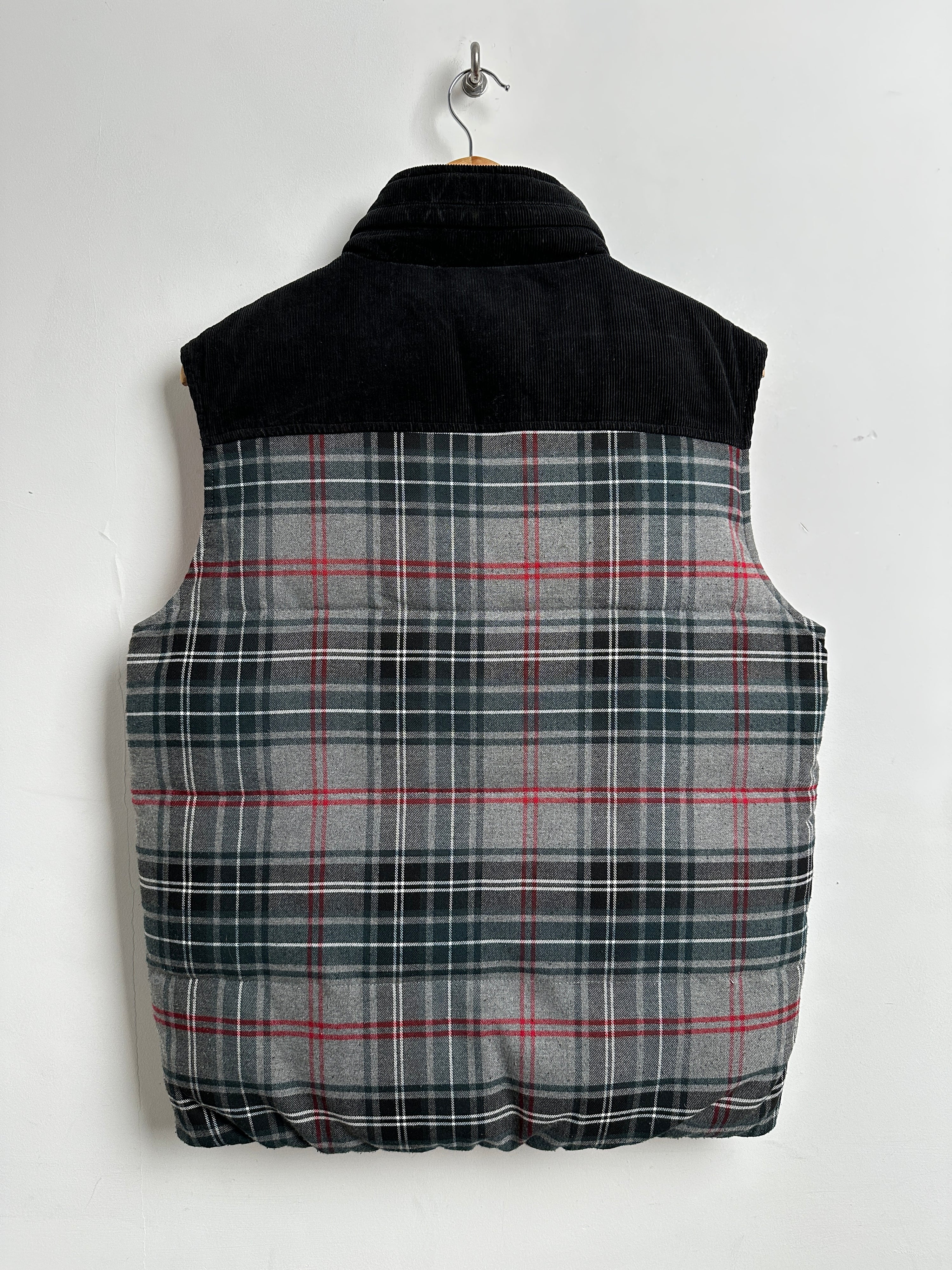 Reversible puffer vest red and plaid