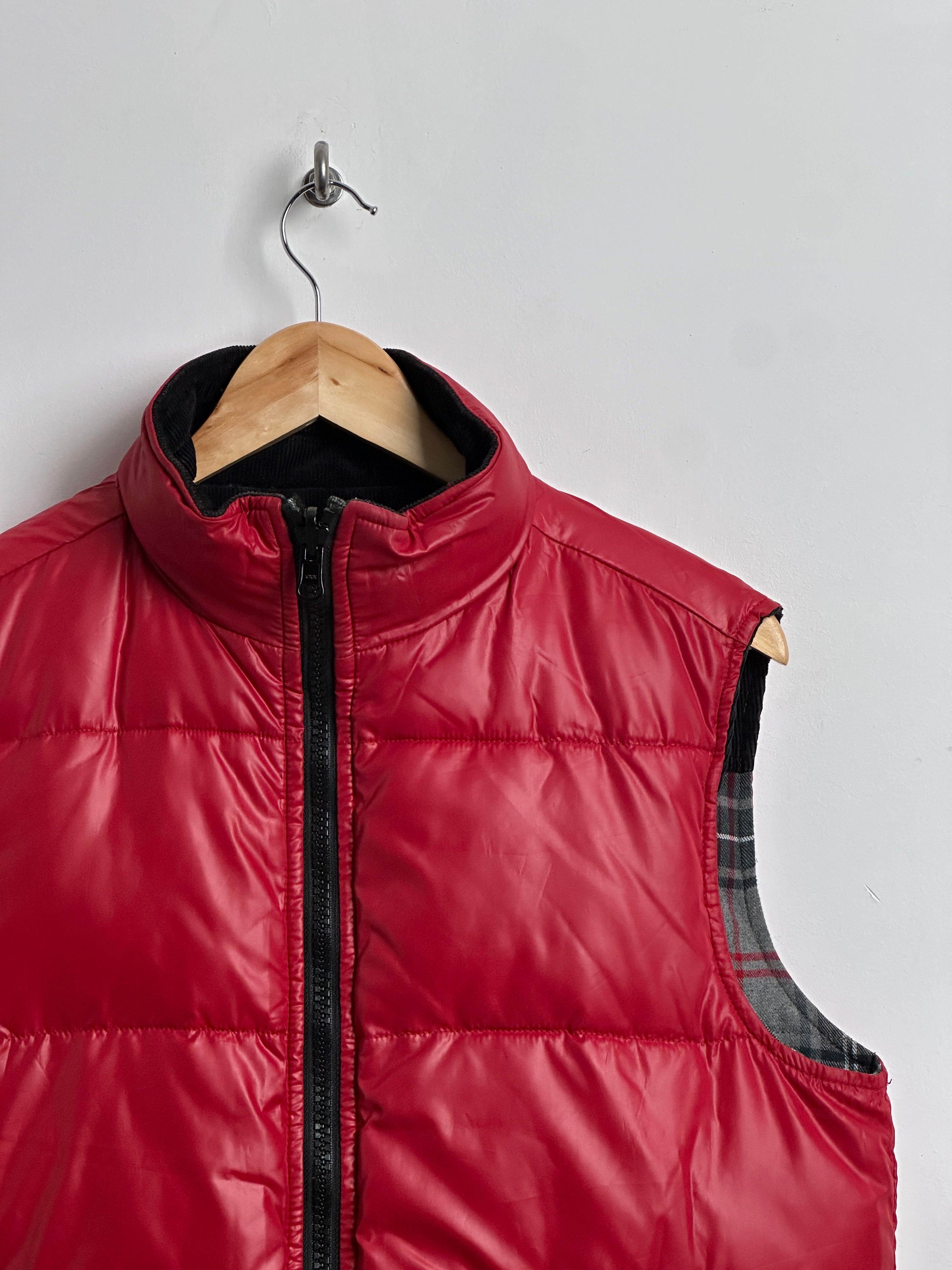 Reversible puffer vest red and plaid